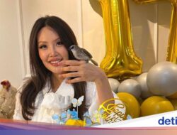 Gemas! Vindy Lee Rayakan Ultah Burungnya Hingga-17, Siapkan Kue hingga Mie