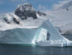 Hilangnya Es Di Skala Besar Di Greenland dan Antartika