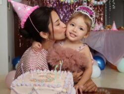 Kehilangan Ibu Ke Usia 17 Tahun, Jennifer Coppen Ungkap Ketakutan Terbesarnya Bagi Kamari